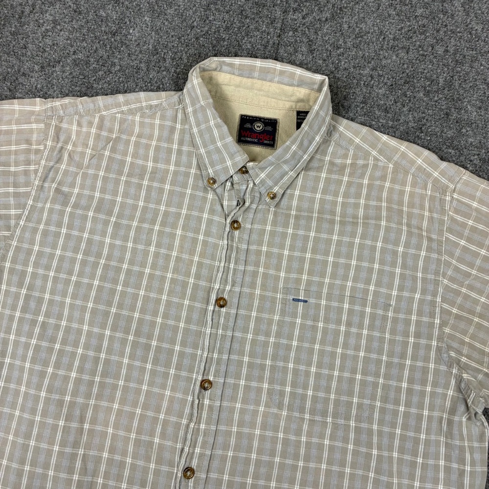 Wrangler Authentic Shirts Mens Large Tan Plaid Cotton Short Sleeve Button Down